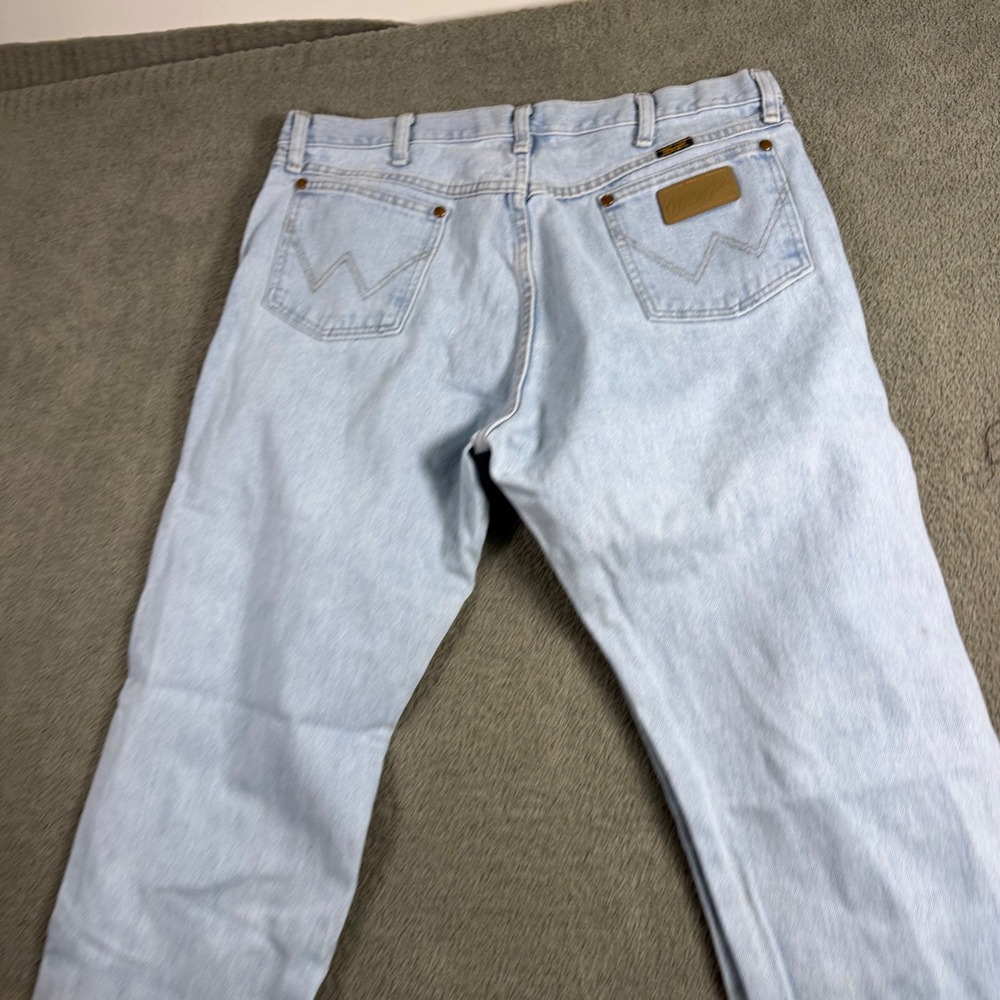 Wrangler 13MWZGH Cowboy Cut Light Wash Blue Denim Jeans Mens 36x32 Distressed